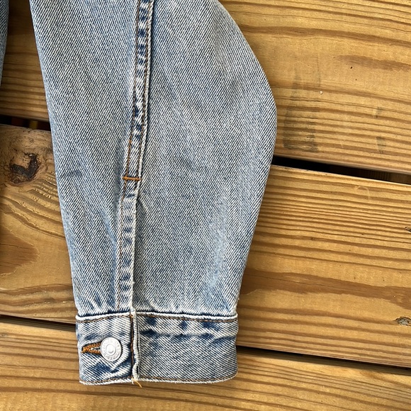 Vintage Levi’s Women’s 4 Pockets Faded Trucker Jean Jacket - Picture 9 of 15
